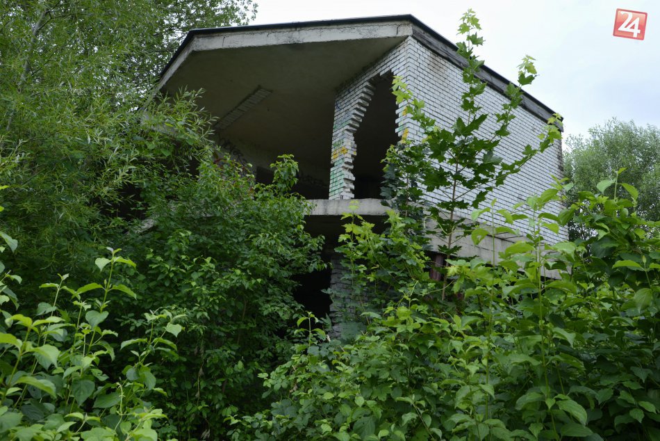 Ilustračný obrázok k článku OBRAZOM: Popri nedokončenom kúpalisku chodia Prešovčania viac ako tri desaťročia