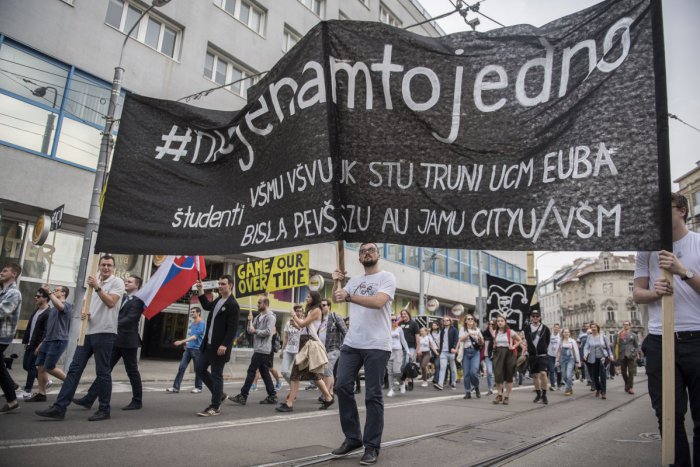 Ilustračný obrázok k článku Študenti z iniciatívy #niejenamtojedno organizujú protest proti ruskému gangu Noční vlci