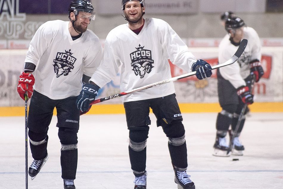 Ilustračný obrázok k článku Barani už prepotili tričká v posilňovni. Majstrov čaká drina na ľade