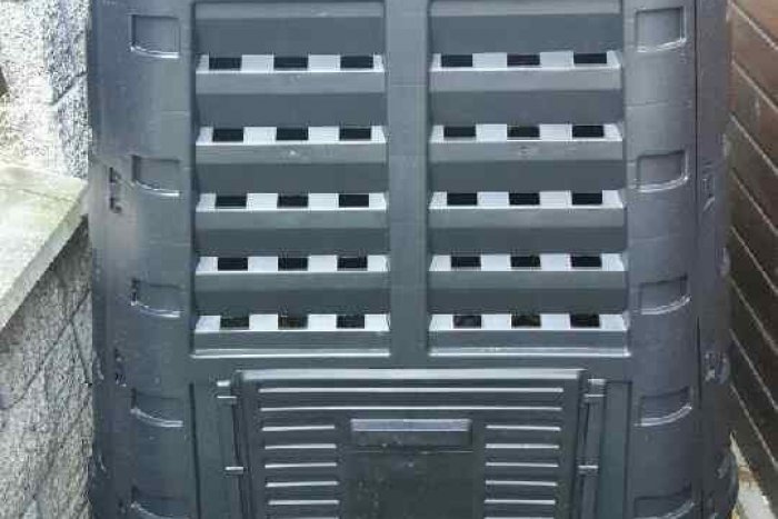 Ilustračný obrázok k článku Po kompostéry aj na Mestský úrad: Kedy si ich Žilinčania môžu vyzdvihnúť?