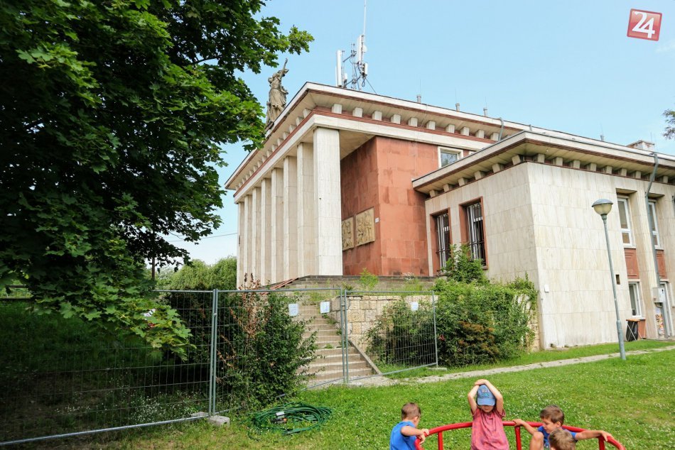 Ilustračný obrázok k článku Ministerstvo školstva nesprístupnilo Mičurin, OZ podáva podnet na prokuratúru