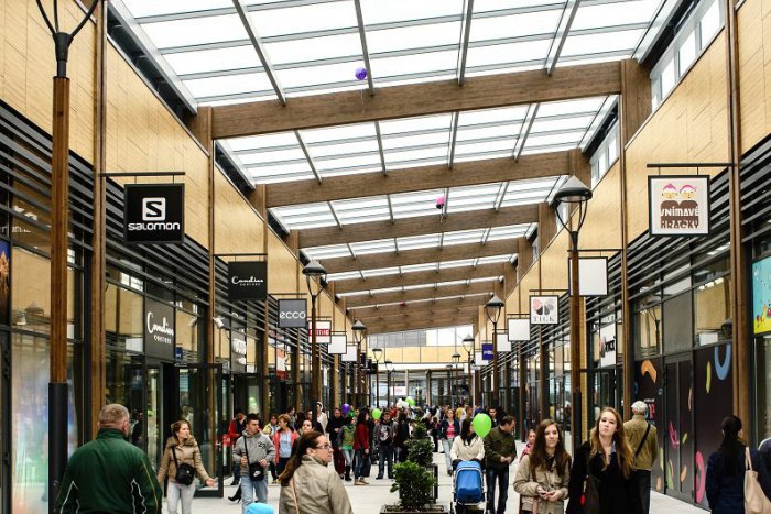 Ilustračný obrázok k článku Päť rokov na trhu: One Fashion Outlet pri Voderadoch požiadal o bankrot