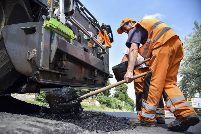 Ilustračný obrázok k článku Zjazdy z Čadce i Rajca na Bratislavu uzatvoria: Kedy a kadiaľ povedú obchádzky?