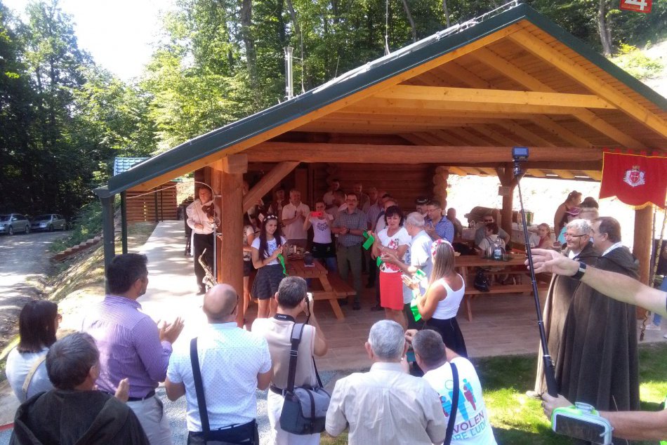 Ilustračný obrázok k článku FOTO: Novinka nad Zvolenom: Na Pustom hrade otvorili informačné centrum a bufet