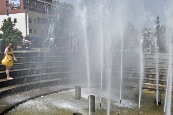 Ilustračný obrázok k článku Horúčavy nepoľavia ani pod Zoborom: Pre okres Nitra platí výstraha 2. stupňa