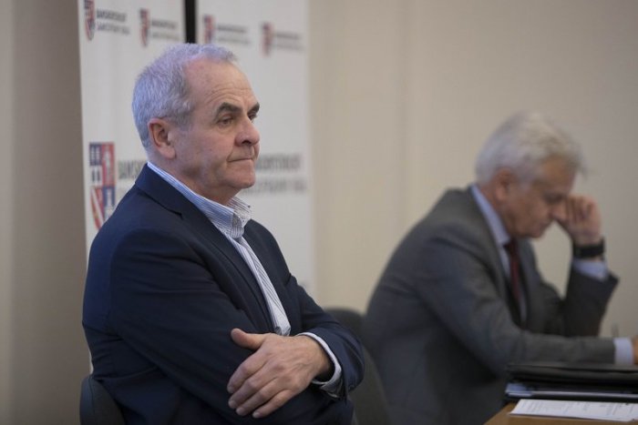 Ilustračný obrázok k článku Dusno okolo športového dňa: Predseda kraja Lunter nepodpíše dotáciu pre Lovinobaňu