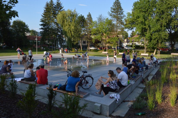 Ilustračný obrázok k článku Nová fontána v bôrickom parku je rajom detí: Mamička Lucia (30) s vážnou otázkou