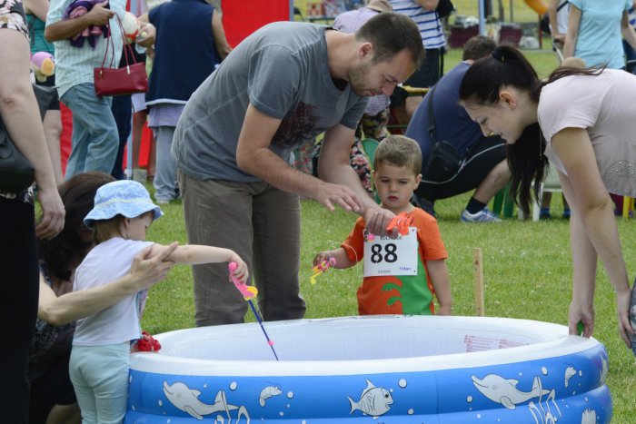 Ilustračný obrázok k článku Dúbravka chystá veselý detský pondelok. O zábavu sa postará hadia žena