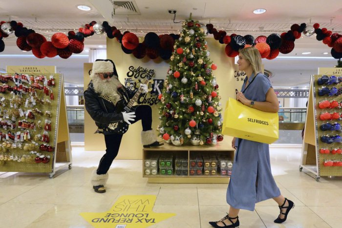 Ilustračný obrázok k článku KURIOZITA DŇA: Európu sužuje horúčava a v Londýne otvorili vianočný obchod