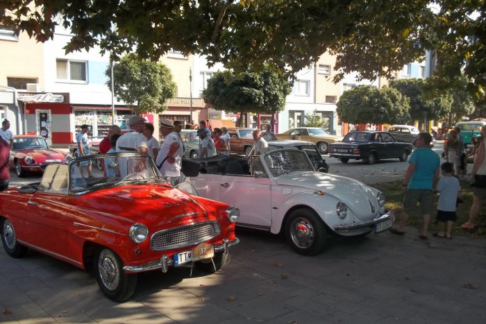 Ilustračný obrázok k článku FOTO: Milovníci histórie si prišli na svoje, Šaľu zaplavili štvorkolesové veterány