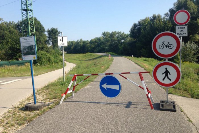 Ilustračný obrázok k článku VIDEO: Cyklisti, pozor! V pondelok začína oprava asfaltu na petržalskej hrádzi