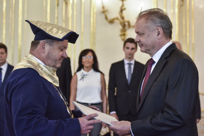 Ilustračný obrázok k článku Ružomberská univerzita má nového rektora: Prezident vymenoval do funkcie Jaroslava Demka