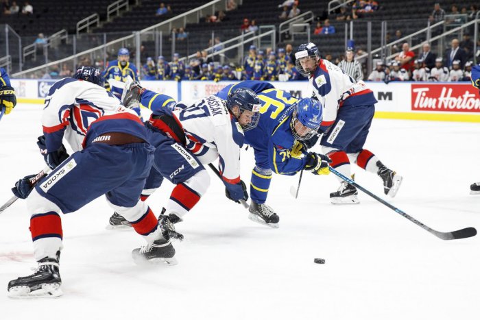 Ilustračný obrázok k článku Slováci na úvod Hlinka Gretzky Cup-u podľahli Švédom: Podľa brankára mohli vyhrať