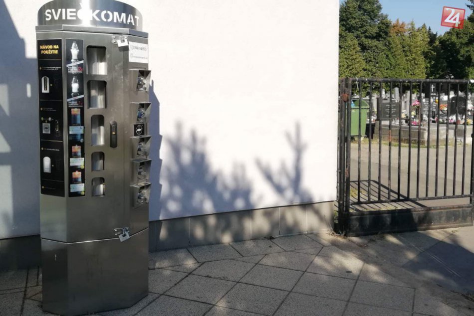 Ilustračný obrázok k článku Pred michalovským cintorínom pribudla novinka: Nájdete tam sviečkomat!