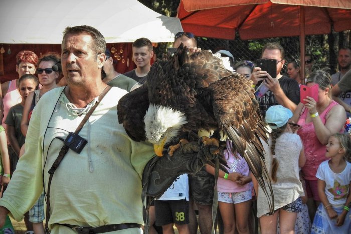 Ilustračný obrázok k článku Dobová atmosféra pod hradom: Krásnohorské hradné hry prilákali davy, FOTO a VIDEO!