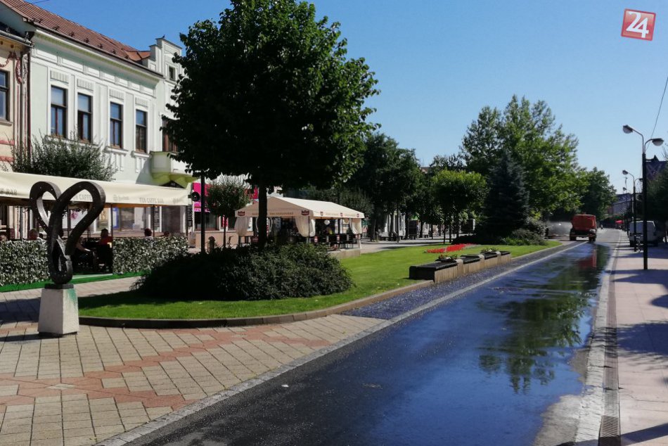 Ilustračný obrázok k článku Ako v centre Michaloviec bojujú s horúčavami: Pozrite si FOTKY z námestia