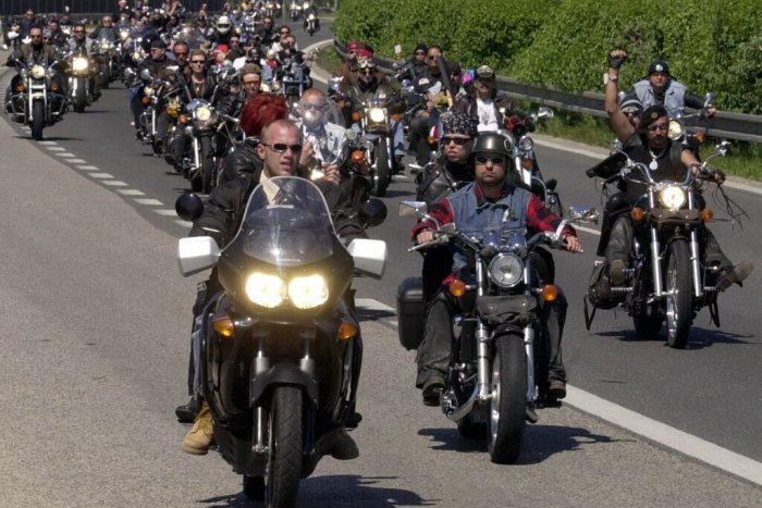 Ilustračný obrázok k článku Lahôdka pre milovníkov silných strojov. Chystá sa motorkárska jazda nočnou Bystricou