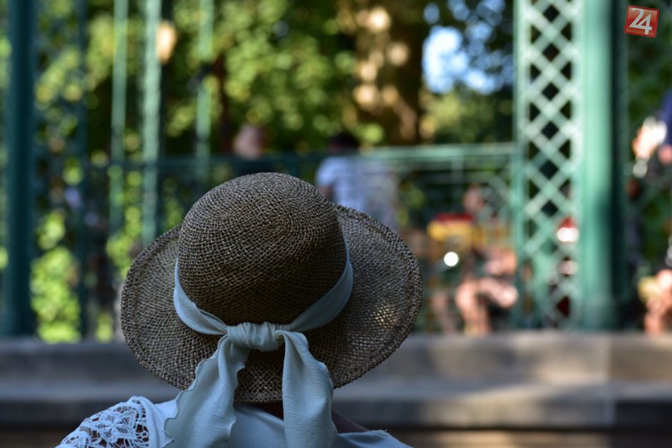 Ilustračný obrázok k článku VIDEO: Tóny cimbalu a fujary roztancovali na Čaji o piatej desiatky párov