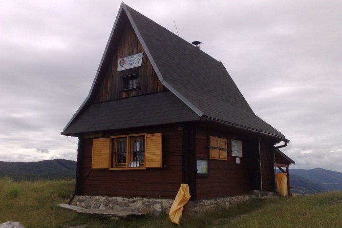 Ilustračný obrázok k článku Kontroverznú chatu z Pustého hradu premiestnili. Teraz poslúži turistom