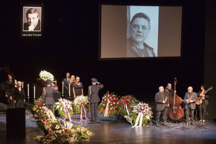 Ilustračný obrázok k článku VIDEO: Slovensko sa rozlúčilo so zosnulým hercom Stanom Dančiakom (†75)