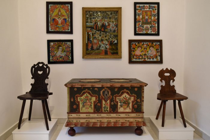 Ilustračný obrázok k článku Jedinečná príležitosť pre Bystričanov. Môžu obdivovať kolekciu vzácnych malieb na sklo