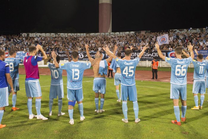 Ilustračný obrázok k článku Dali im STOPku: Rakúska polícia zrušila špeciálny vlak fanúšikov Slovana do Viedne