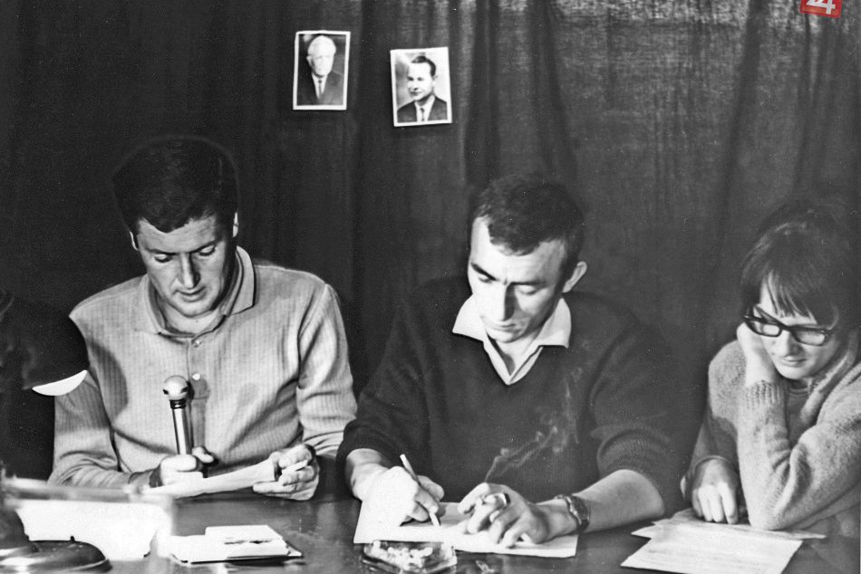 Ilustračný obrázok k článku Odvahu bystrických rozhlasových pracovníkov pripomína pamätná tabuľa na budove RTVS