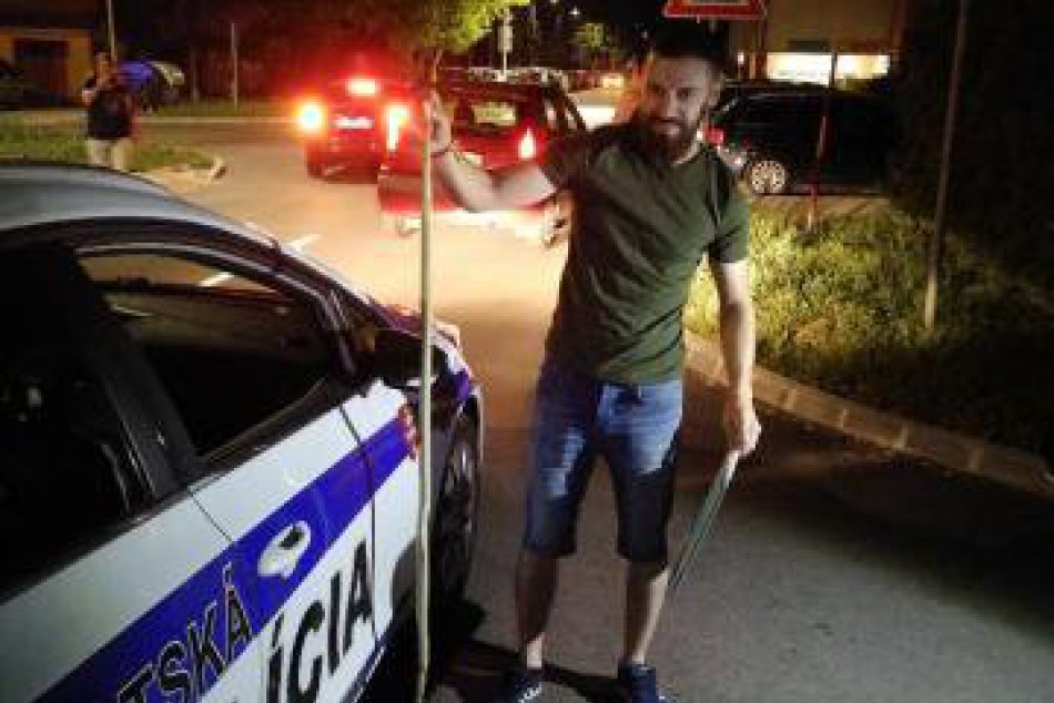 Ilustračný obrázok k článku FOTO: Neobyčajný zásah zvolenských policajtov. Na sídlisku lovili hada