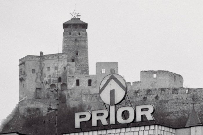 Ilustračný obrázok k článku Archív o Auguste '68: Mladíci zhodili červenú hviezdu z Matúšovej veže