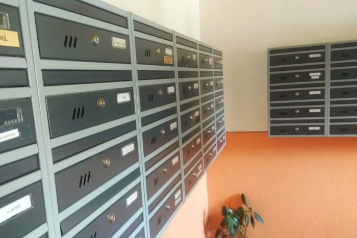 Ilustračný obrázok k článku Štefek vyčíta primátorovi reklamu v mestských novinách: Poslanci zakročili