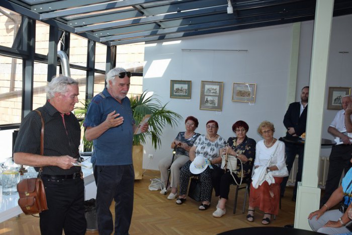 Ilustračný obrázok k článku Potulky svetom: V Rosenfeldovom paláci otvorili výstavu Mojmíra Vlkolačka