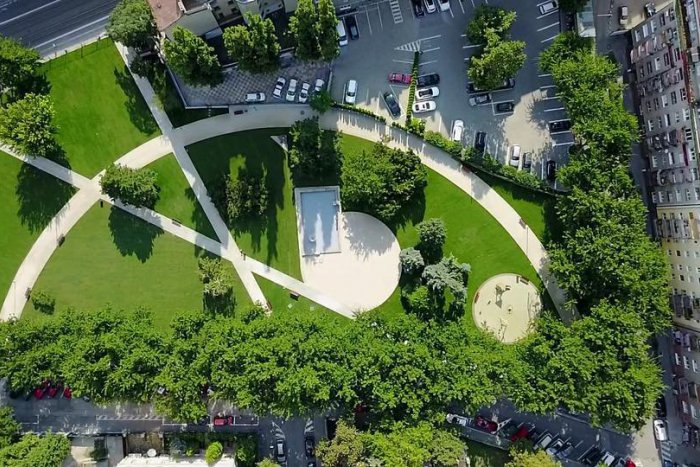 Ilustračný obrázok k článku FOTO: Práce na Landererovom parku v Starom Meste pomaly finišujú