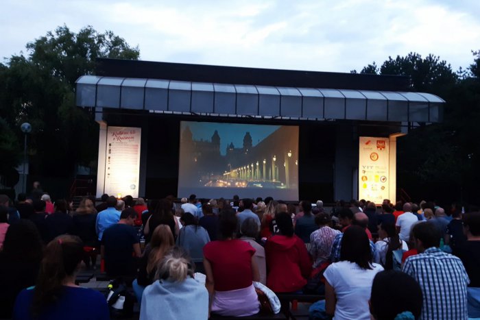 Ilustračný obrázok k článku LETNÉ KINO: Neváhajte a vybehnite na film pod nočnou oblohou skôr ako skončí leto