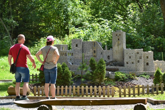 Ilustračný obrázok k článku VIDEO: V L. Jáne lákajú turistov miniatúry slovenských pamiatok i železnica