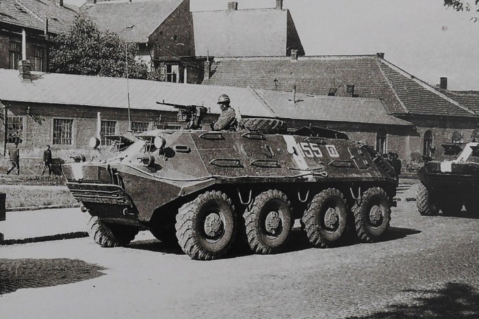 Ilustračný obrázok k článku Momenty z augusta 68: Žiarčania nosili vojakom cigarety, lietali však i guľky...