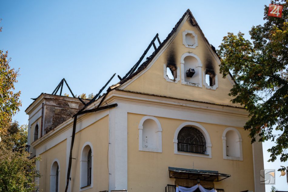 Ilustračný obrázok k článku Nešťastie spojilo Považskú: Na svete je plán na obnovu zhorenej kaplnky, VIDEO