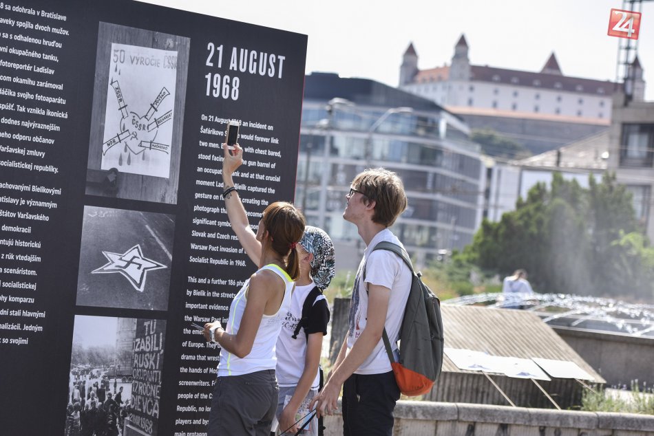 Ilustračný obrázok k článku Na Hodžovom námestí je výstava Invázia August 68. Pripomína vpád vojsk a občiansky odpor, VIDEO
