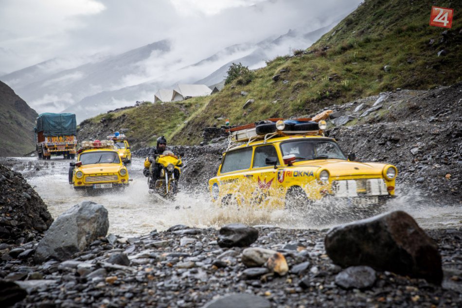 Ilustračný obrázok k článku Partička dobrodruhov obišla svet na trabantoch. Cestou domov sa zastavia aj v Bystrici