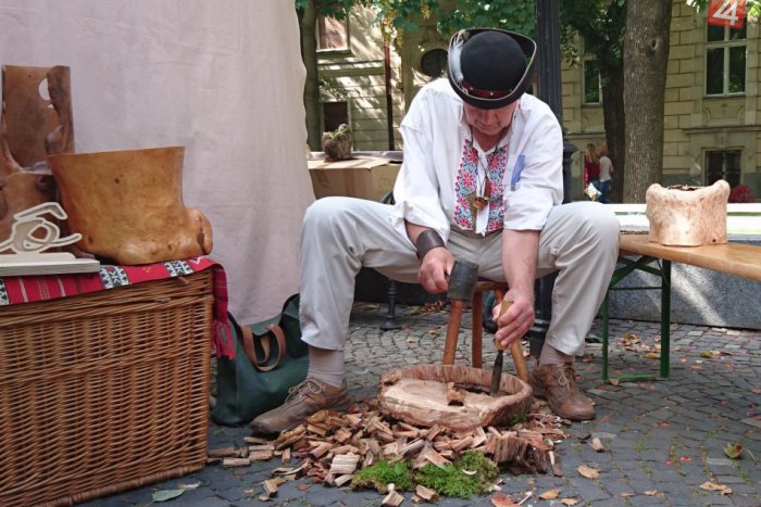 Ilustračný obrázok k článku Bratislava ožije remeslami a folklórom. Dni majstrov ÚĽUV spestria posledný augustový víkend