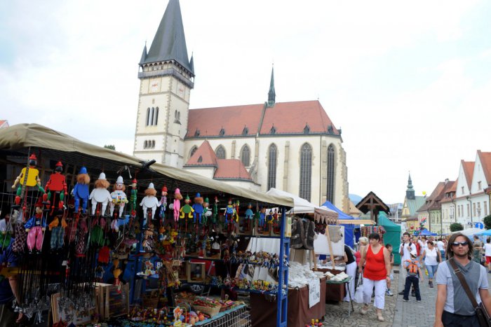 Ilustračný obrázok k článku V Bardejove začal obľúbený jarmok: Študujte štvordňový bohatý kultúrny program!