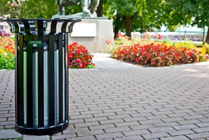 Ilustračný obrázok k článku Staré Mesto má 30 nových košov. Pribudli najmä na promenáde pri Dunaji