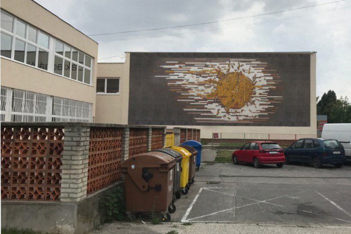Ilustračný obrázok k článku Halleyho kométa má byť na stene školy: Nie všetci však s nápadom súhlasia