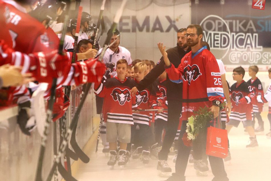 Ilustračný obrázok k článku FOTO: Handzuš sa oficiálne rozlúčil s hráčskou kariérou. Dočkal sa pocty od hviezd aj fanúšikov