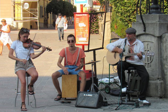 Ilustračný obrázok k článku V centre Prešova zneli známe piesne netradične: A to aj megahit Despacito! VIDEO