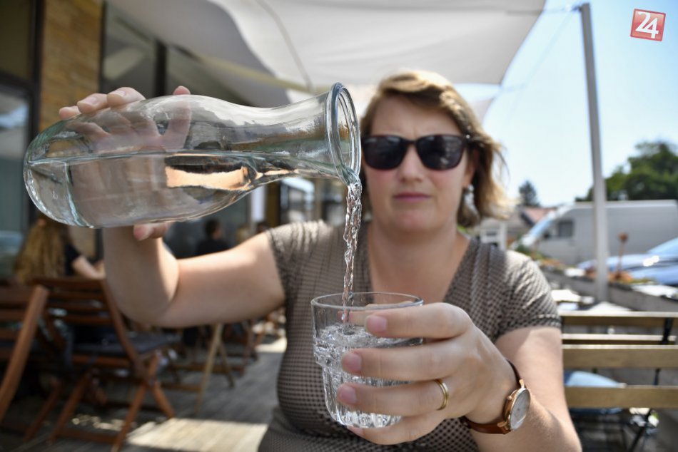 Ilustračný obrázok k článku Pozor na pitný režim! Netreba to s ním preháňať, radí odborník na výživu