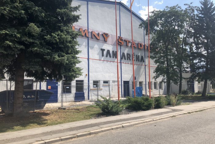 Ilustračný obrázok k článku Únik čpavku na mikulášskom zimnom štadióne: Hasiči v akcii, evakuovali aj deti!