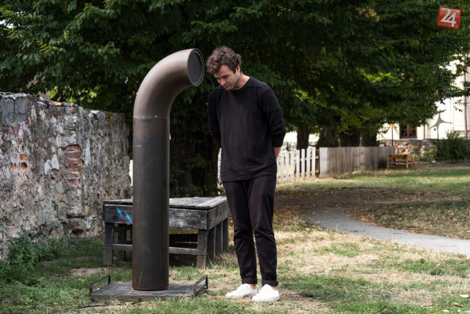 Ilustračný obrázok k článku FOTO: V Bystrici pribudol nevšedný automat: Pustí vám báseň na želanie