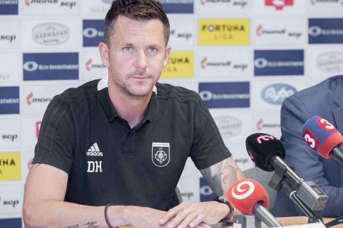 Ilustračný obrázok k článku VIDEO: Tréner Holúbek po prehre Ružomberka v Žiline