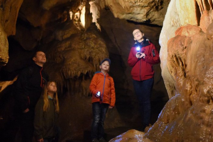Ilustračný obrázok k článku Ukážu najznámejšiu jaskyňu v okolí Považskej inak a nielen to: PROGRAM akcie