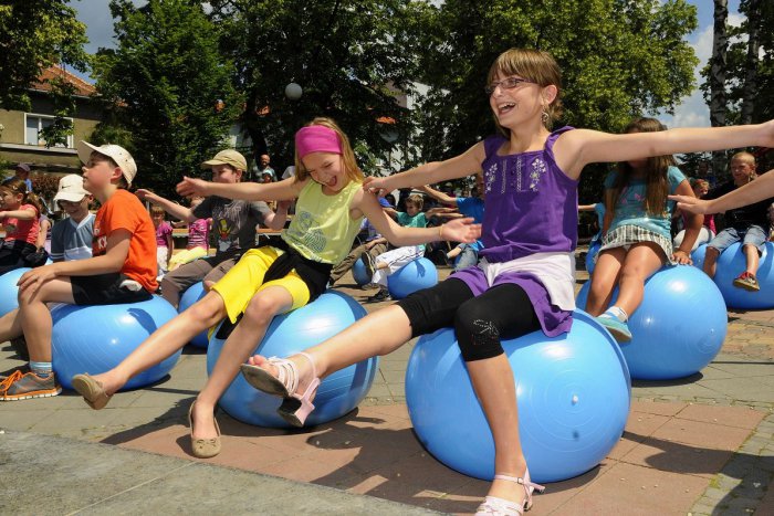 Ilustračný obrázok k článku Krúžky detí po škole stoja rodičov priemerne 120 eur ročne: Láka ich najmä šport